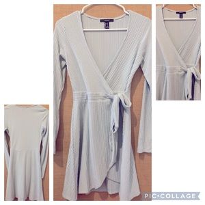 Adorable wrap style Baby blue dress!👗